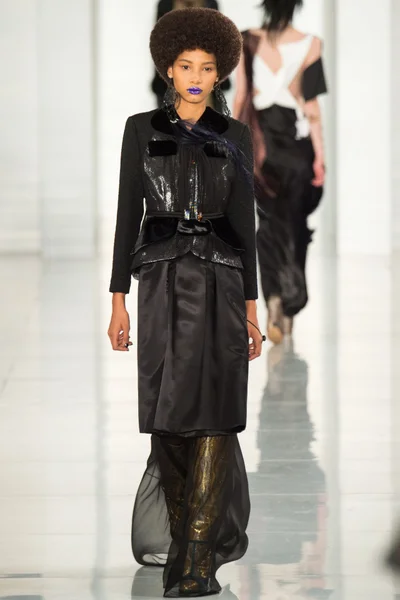 Look 16